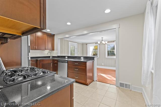 Builiding view three for 1017 Woodsboro, Royal Oak, MI. 48067