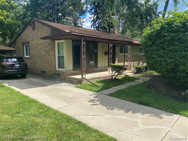 front view for 28918 Red Leaf Ln, Southfield, Mi. 48076