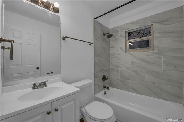 Builiding view seventeen for 17212 Sunderland, Detroit, MI. 48219