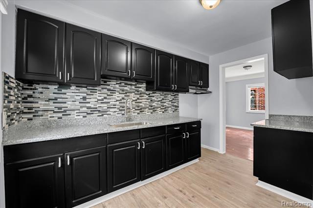 Builiding view six for 17212 Sunderland, Detroit, MI. 48219