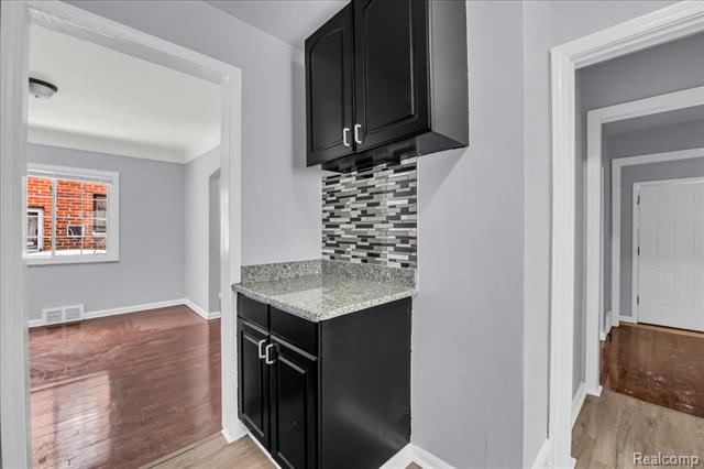 Builiding view ten for 17212 Sunderland, Detroit, MI. 48219