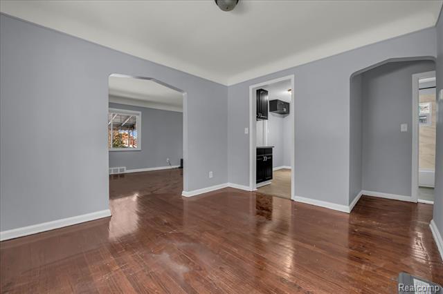 Builiding view twelve for 17212 Sunderland, Detroit, MI. 48219