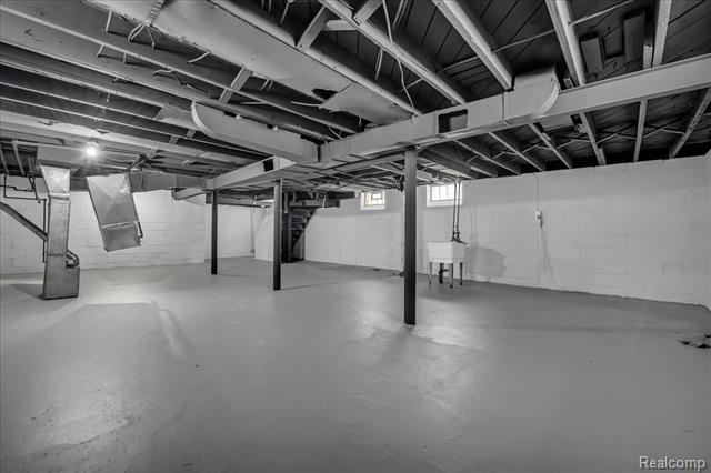 Builiding view twenty one for 17212 Sunderland, Detroit, MI. 48219