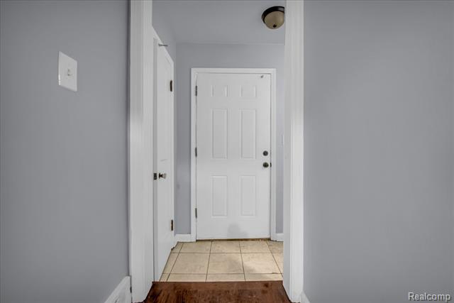 Builiding view two for 17212 Sunderland, Detroit, MI. 48219