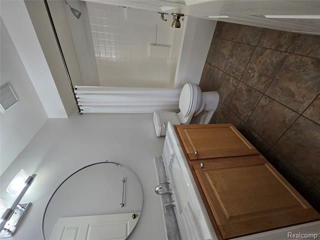 Builiding view eight for 16984 Farmington, Livonia, MI. 48154