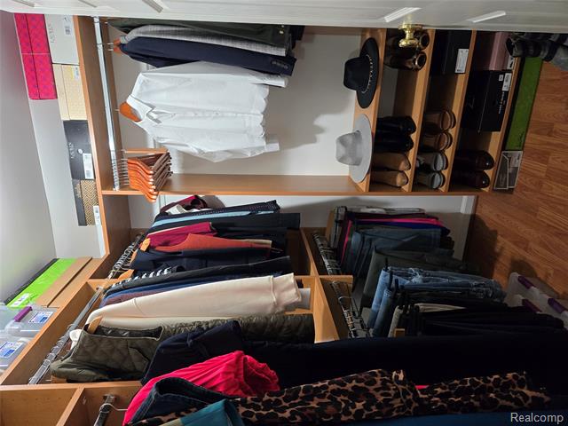 Builiding view eleven for 16984 Farmington, Livonia, MI. 48154