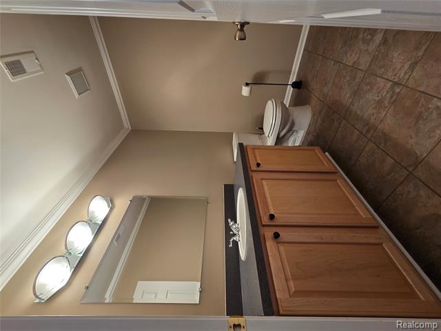 Builiding view five for 16984 Farmington, Livonia, MI. 48154