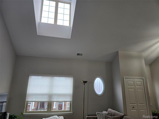 Builiding view four for 16984 Farmington, Livonia, MI. 48154