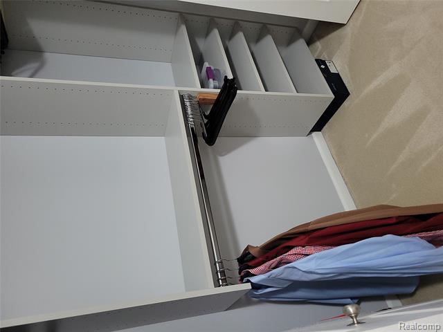 Builiding view fourteen for 16984 Farmington, Livonia, MI. 48154