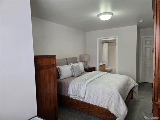 Builiding view nine for 16984 Farmington, Livonia, MI. 48154