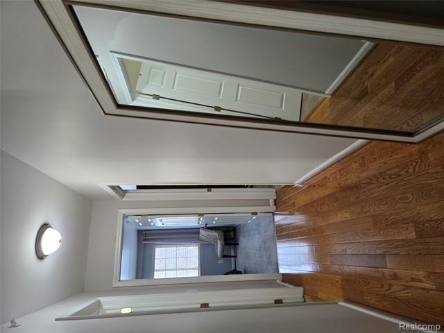 Builiding view six for 16984 Farmington, Livonia, MI. 48154