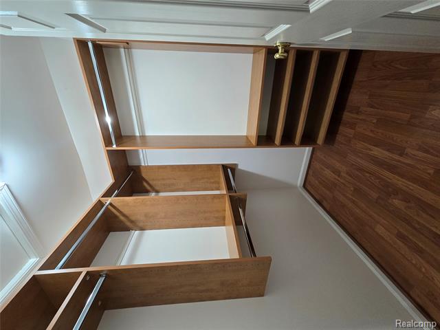 Builiding view ten for 16984 Farmington, Livonia, MI. 48154