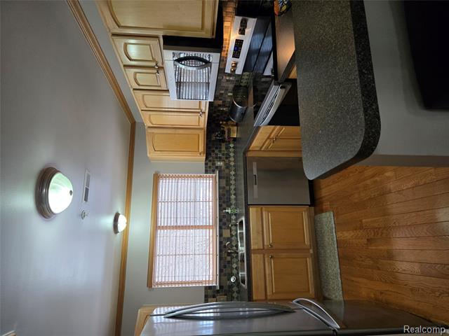 Builiding view three for 16984 Farmington, Livonia, MI. 48154