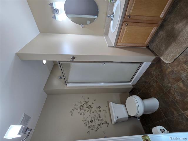 Builiding view twelve for 16984 Farmington, Livonia, MI. 48154