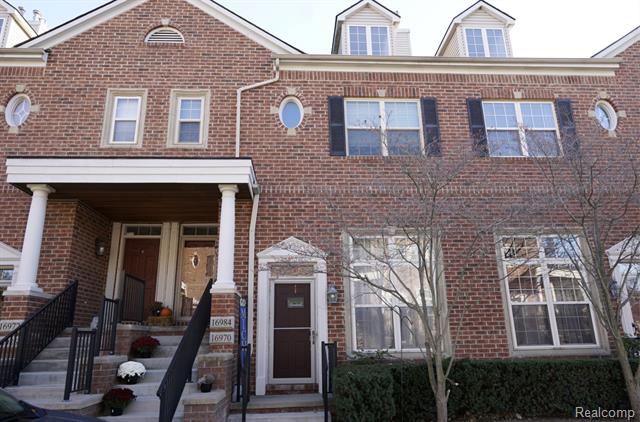 front view for 16984 Farmington Road, Livonia, Mi. 48154