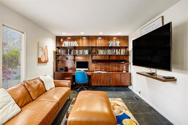 Builiding view eighteen for 28485 S Harwich, Farmington, MI. 48334