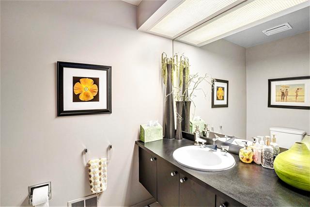 Builiding view nineteen for 28485 S Harwich, Farmington, MI. 48334