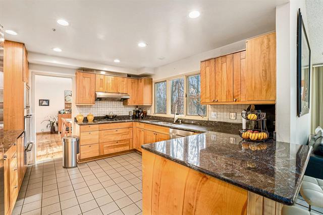 Builiding view sixteen for 28485 S Harwich, Farmington, MI. 48334