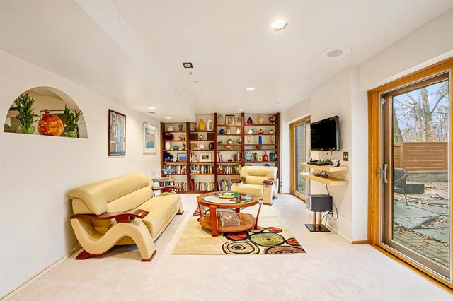 Builiding view thirty one for 28485 S Harwich, Farmington, MI. 48334