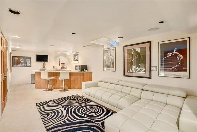 Builiding view thirty three for 28485 S Harwich, Farmington, MI. 48334