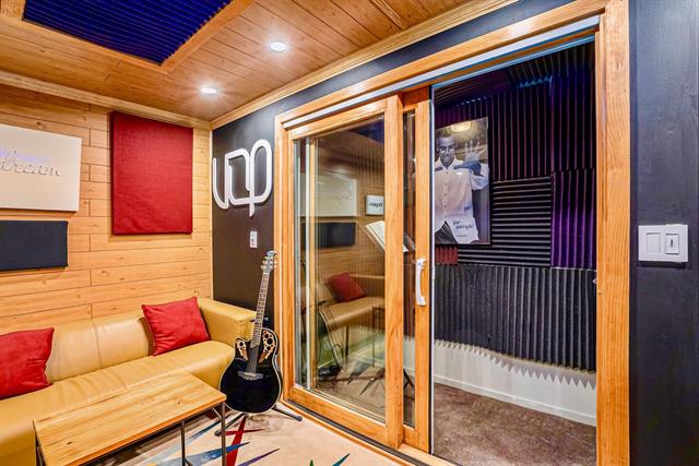 Builiding view twenty seven for 28485 S Harwich, Farmington, MI. 48334