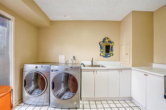 Builiding view twenty for 28485 S Harwich, Farmington, MI. 48334