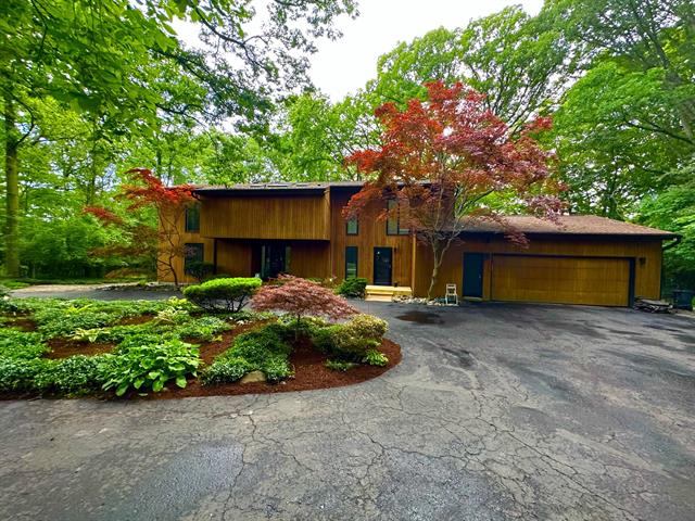 front view for 28485 S Harwich Ct, Farmington, Mi. 48334