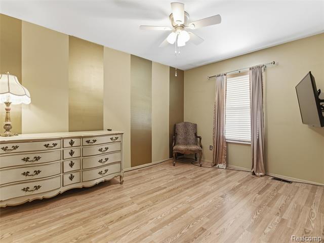 Builiding view seventeen for 37516 Charter Oaks, Clinton Township, MI. 48036