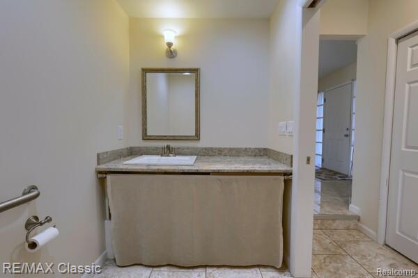 Builiding view nineteen for 29230 Bermuda, Southfield, MI. 48076