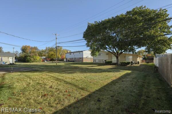 Builiding view thirty nine for 29230 Bermuda, Southfield, MI. 48076