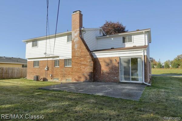 Builiding view thirty seven for 29230 Bermuda, Southfield, MI. 48076