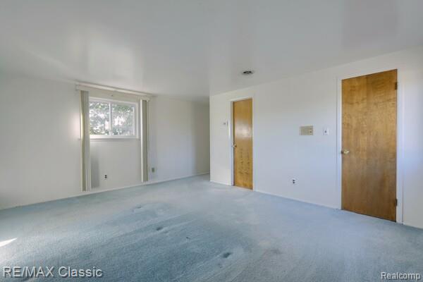 Builiding view twenty one for 29230 Bermuda, Southfield, MI. 48076