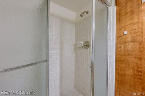 Builiding view twenty three for 29230 Bermuda, Southfield, MI. 48076