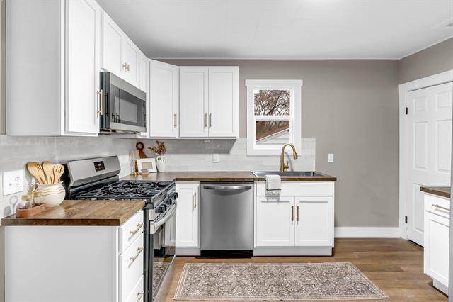 Builiding view five for 1233 Emerald, Grand Rapids, MI. 49505