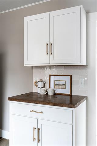 Builiding view ten for 1233 Emerald, Grand Rapids, MI. 49505