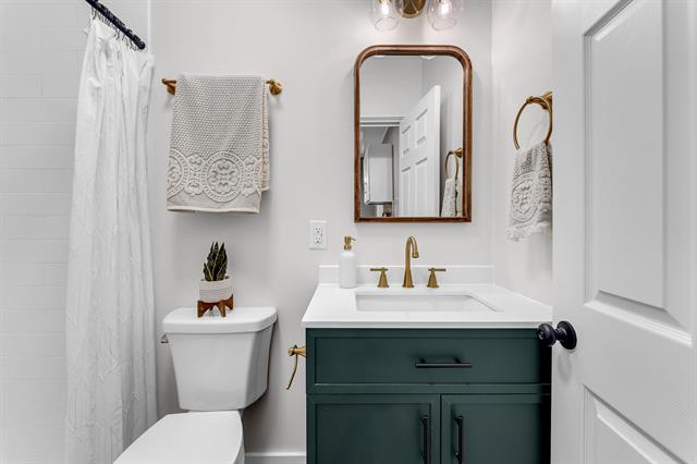 Builiding view thirty one for 1233 Emerald, Grand Rapids, MI. 49505