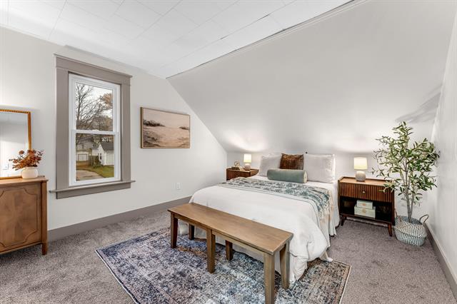 Builiding view twenty four for 1233 Emerald, Grand Rapids, MI. 49505