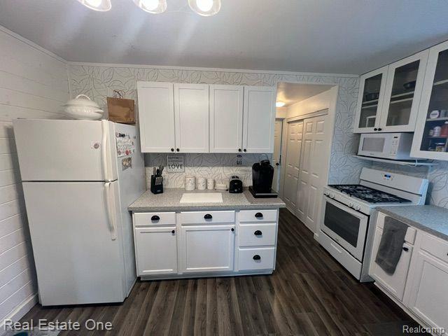 Builiding view twenty one for 7153 Cedar, Lexington, MI. 48450