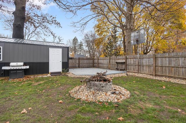 Builiding view twenty six for 101 Haines, Dowagiac, MI. 49047