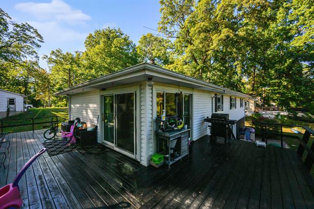 Builiding view twenty one for 1055 Woodland Beach, Battle Creek, MI. 49014