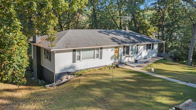front view for 1055 Woodland Beach Beach, Battle Creek, Mi. 49014