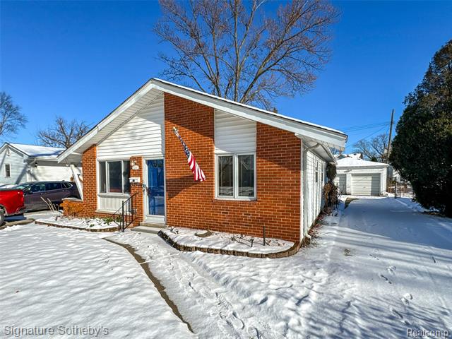 Builiding view fifteen for 3296 Cumberland, Berkley, MI. 48072