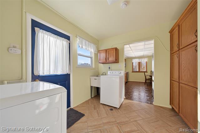 Builiding view fourteen for 3296 Cumberland, Berkley, MI. 48072