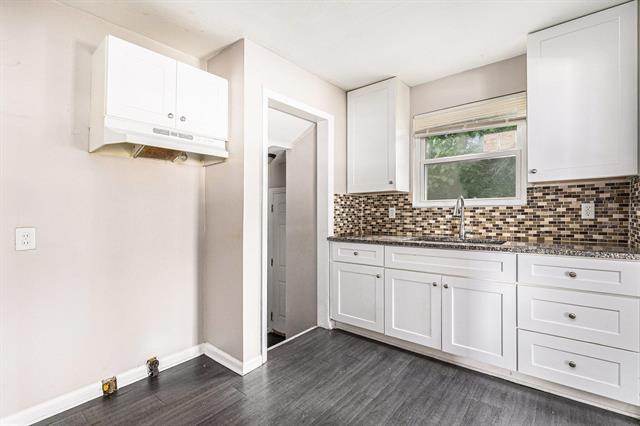 Builiding view nine for 18093 Mendota, Detroit, MI. 48221