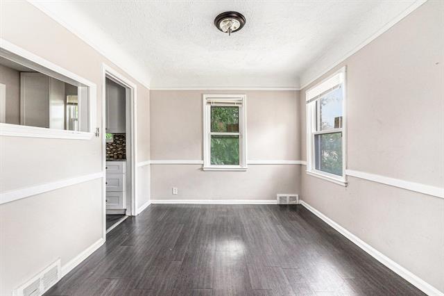 Builiding view seven for 18093 Mendota, Detroit, MI. 48221