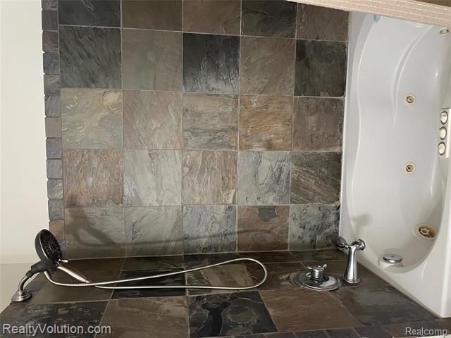 Builiding view seventeen for 5012 Vista Bay Trail, Goodrich, MI. 48438