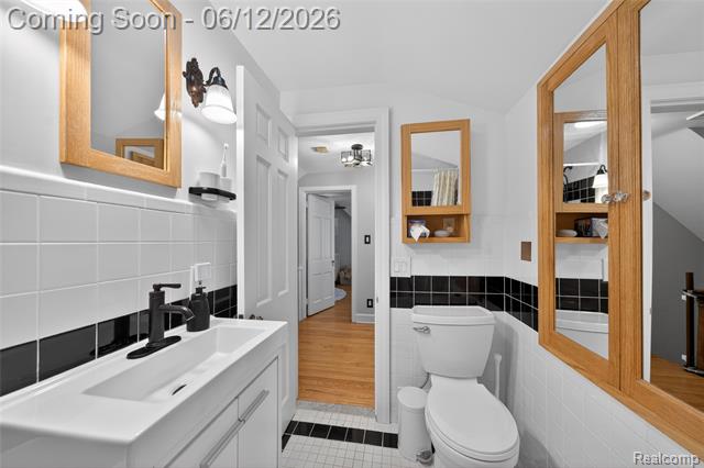 Builiding view forty five for 407 Waverley, Royal Oak, MI. 48067