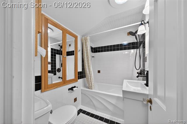 Builiding view forty four for 407 Waverley, Royal Oak, MI. 48067