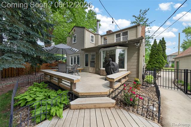 Builiding view fourteen for 407 Waverley, Royal Oak, MI. 48067