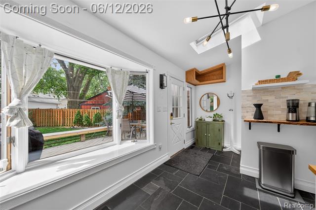 Builiding view thirty six for 407 Waverley, Royal Oak, MI. 48067